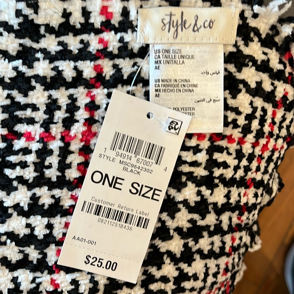 “2 for $12” 🔥🔥🔥Scarf Black, Red, white, plaid. Sold at Macys.